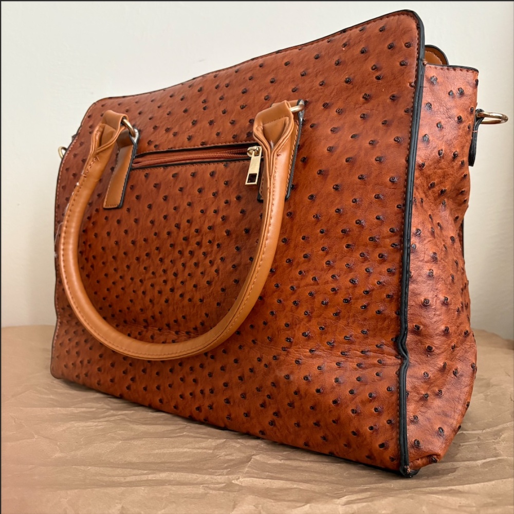 (Worn) Faux ostrich brown leather handbag - Picture 5 of 9